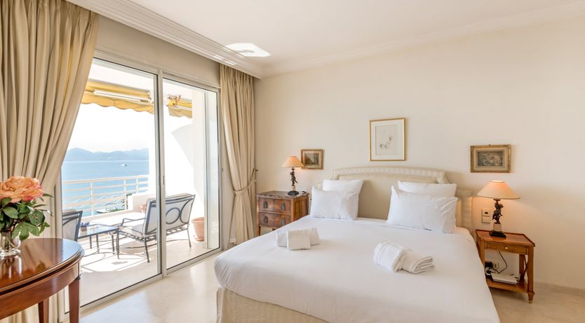 Photo of Champagne Beauty