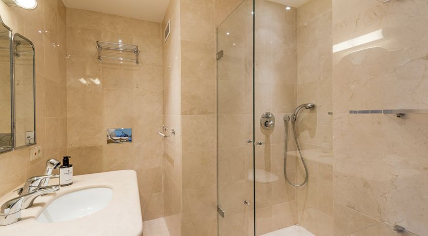 Photo of Champagne Beauty