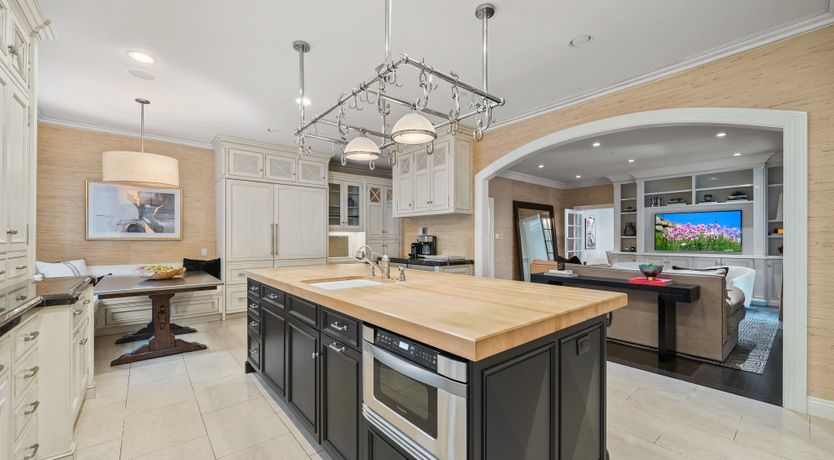 Photo of Beverly Hills Blue