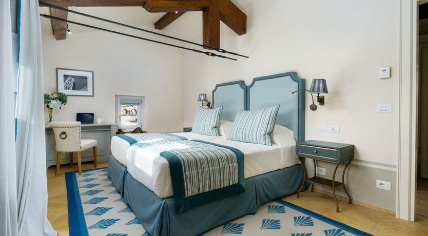 Photo of The Crimson Rose