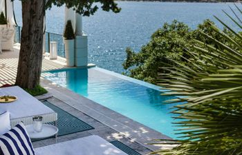 Lovely Breeze Holiday Home