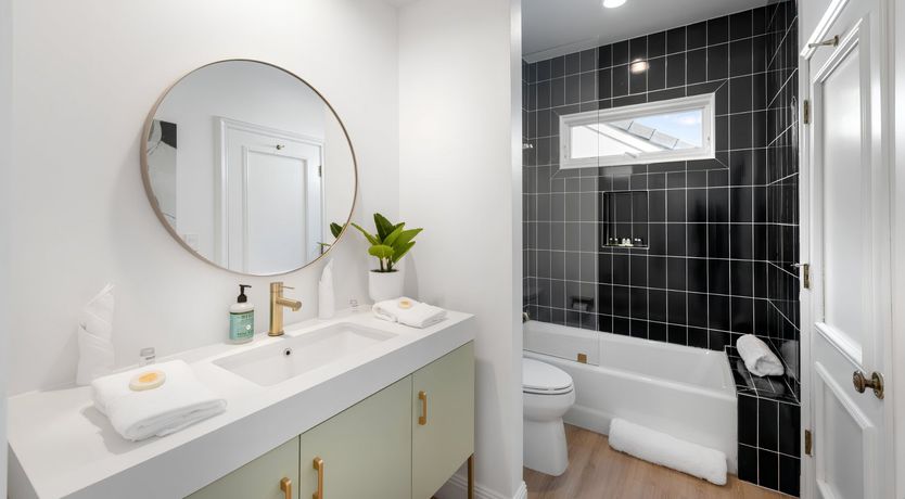 Photo of International Art