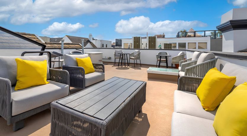 Photo of International Art