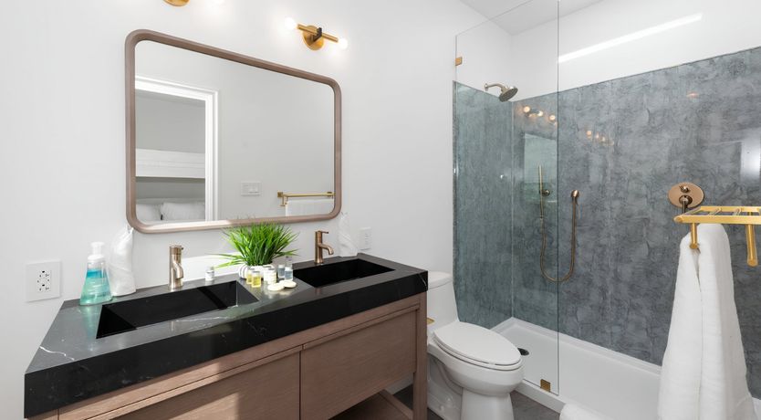 Photo of International Art