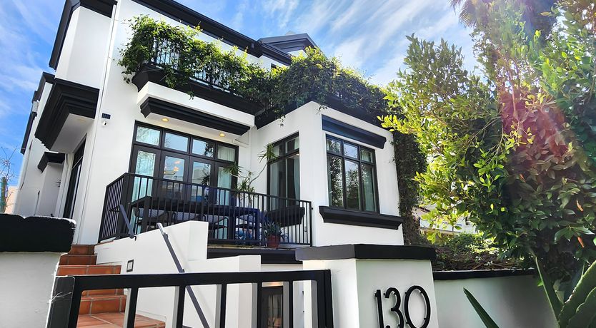 Photo of International Art