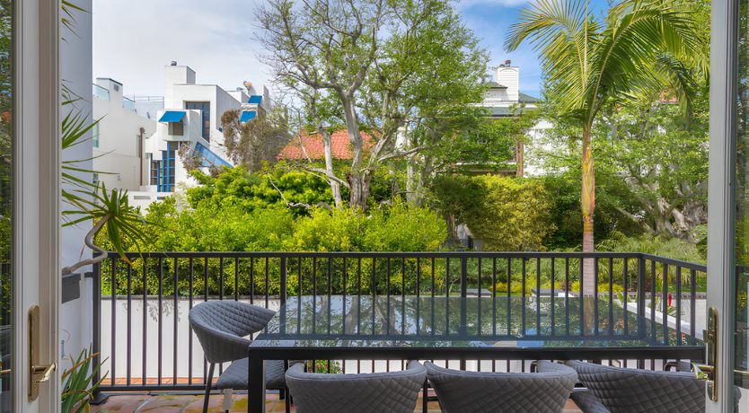 Photo of International Art