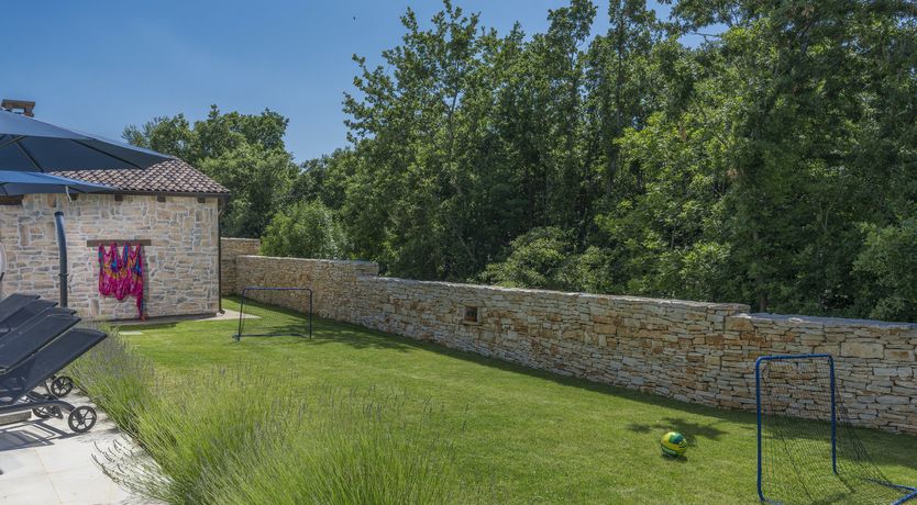 Photo of Blooms & Breezes