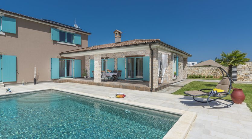 Photo of Blooms & Breezes