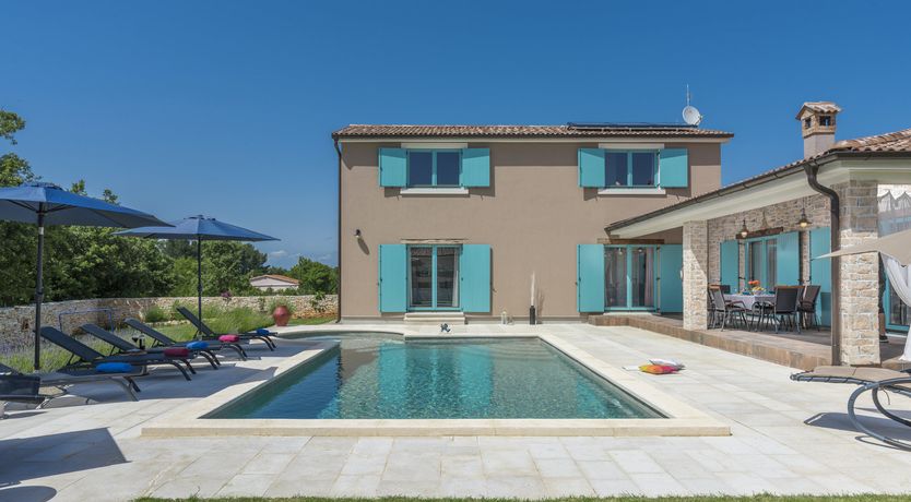 Photo of Blooms & Breezes