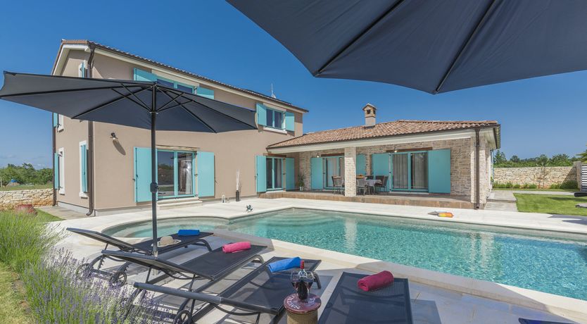 Photo of Blooms & Breezes