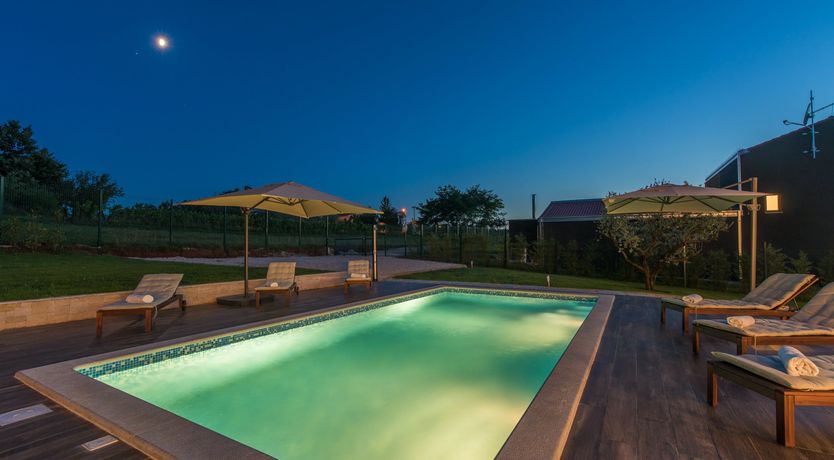 Photo of Palms & Peaches