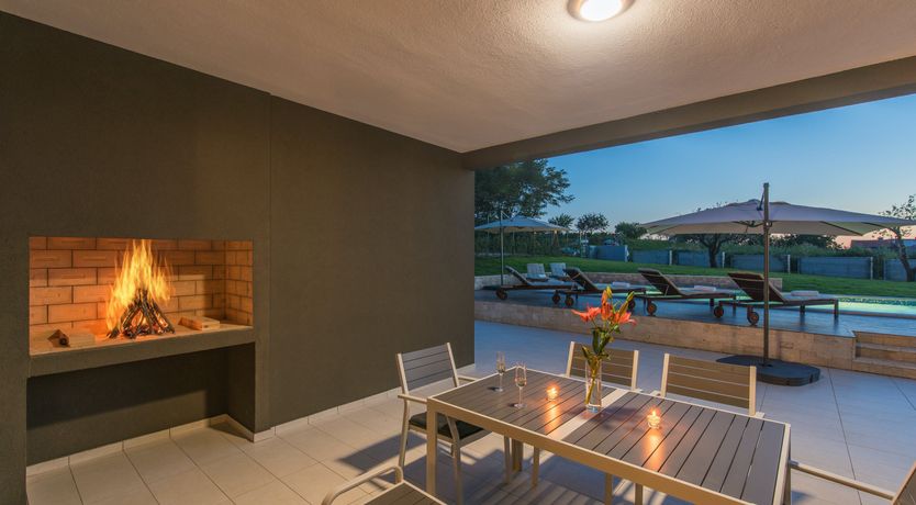 Photo of Palms & Peaches