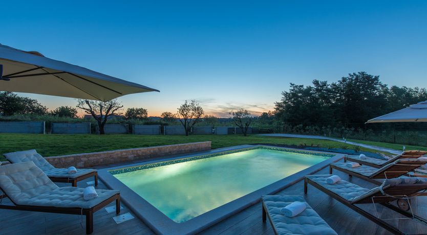 Photo of Palms & Peaches