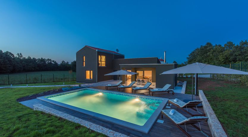 Photo of Palms & Peaches