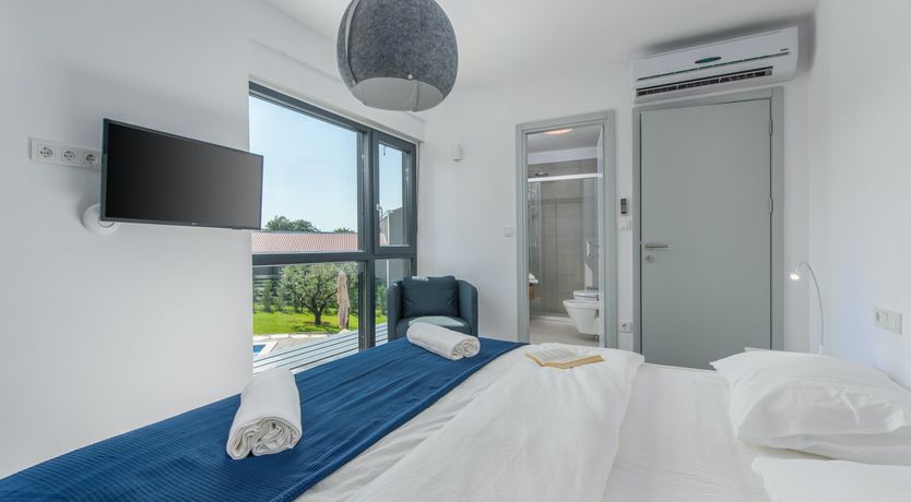 Photo of Palms & Peaches