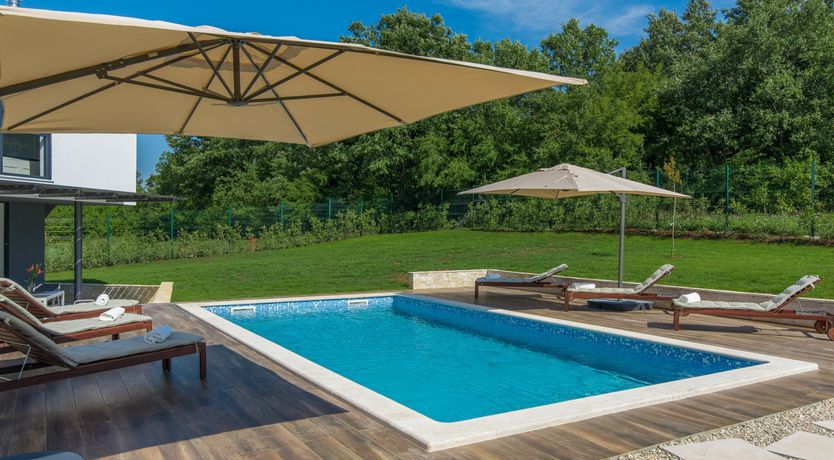 Photo of Palms & Peaches