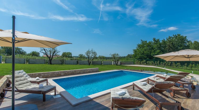 Photo of Palms & Peaches