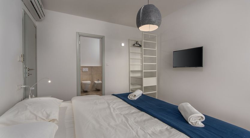 Photo of Palms & Peaches