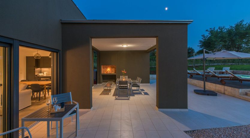 Photo of Palms & Peaches