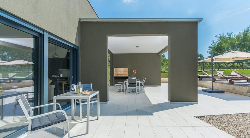 Photo of Palms & Peaches