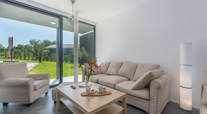 Photo of Palms & Peaches