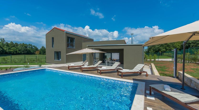 Photo of Palms & Peaches