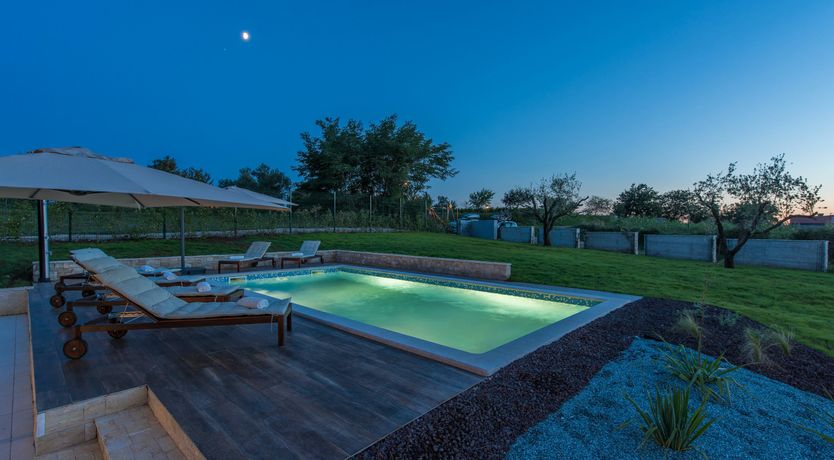 Photo of Palms & Peaches