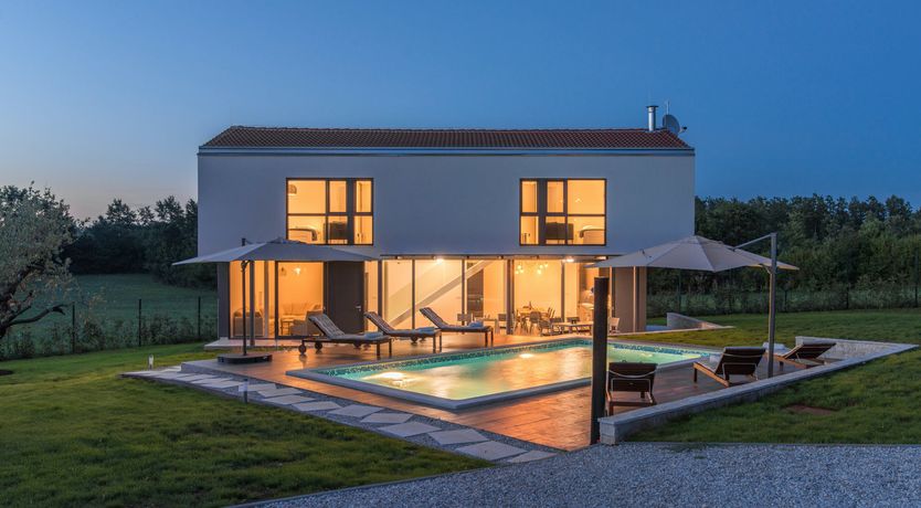 Photo of Palms & Peaches