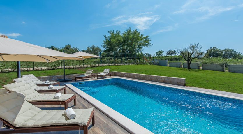 Photo of Palms & Peaches