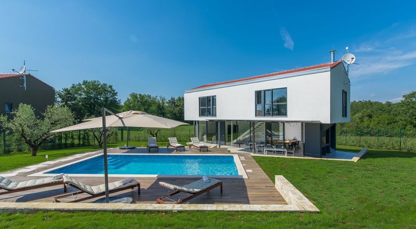 Photo of Palms & Peaches