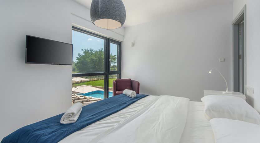 Photo of Palms & Peaches