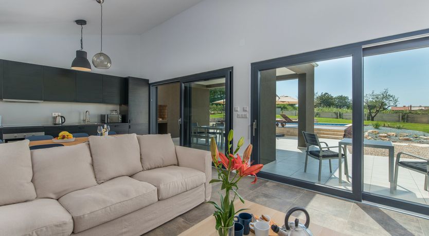 Photo of Palms & Peaches