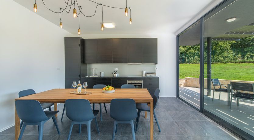 Photo of Palms & Peaches