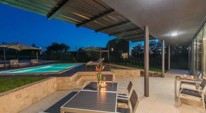 Photo of Palms & Peaches