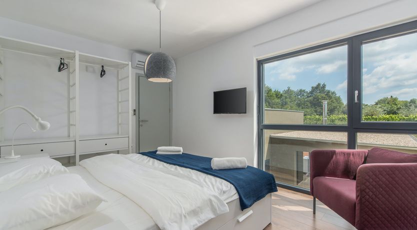 Photo of Palms & Peaches