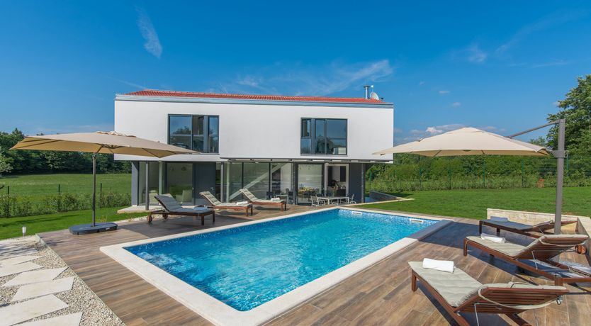 Photo of Palms & Peaches