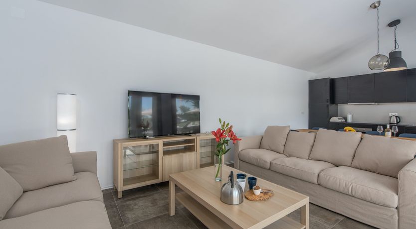 Photo of Palms & Peaches