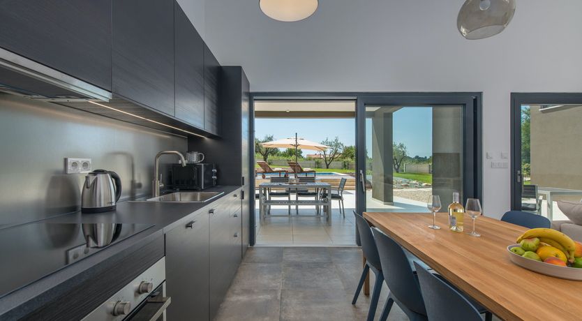 Photo of Palms & Peaches