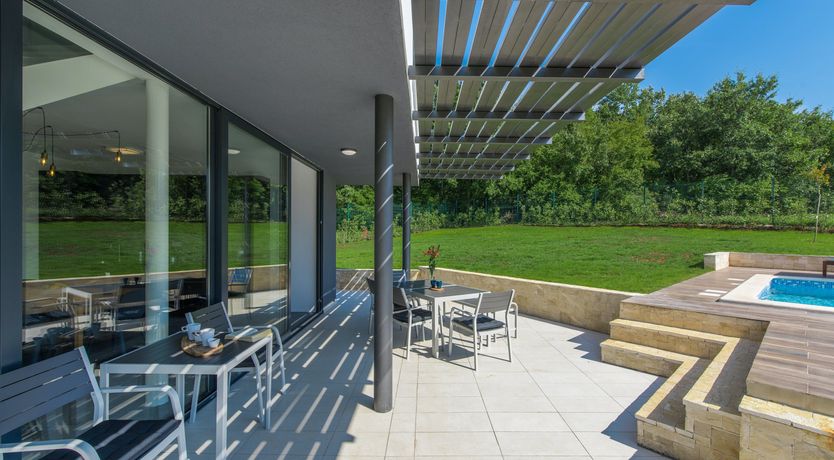 Photo of Palms & Peaches