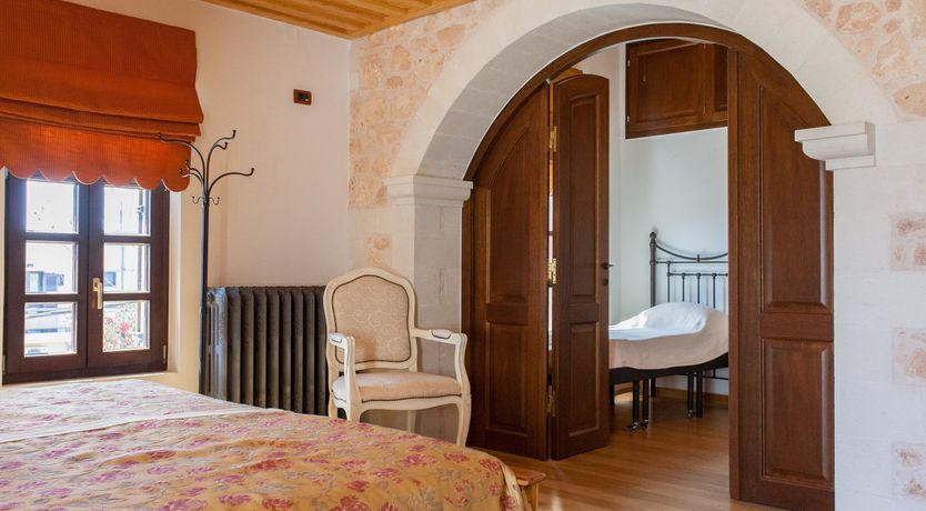 Photo of Venetian Owl