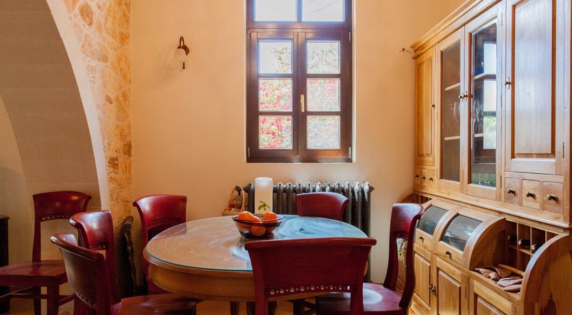 Photo of Venetian Owl