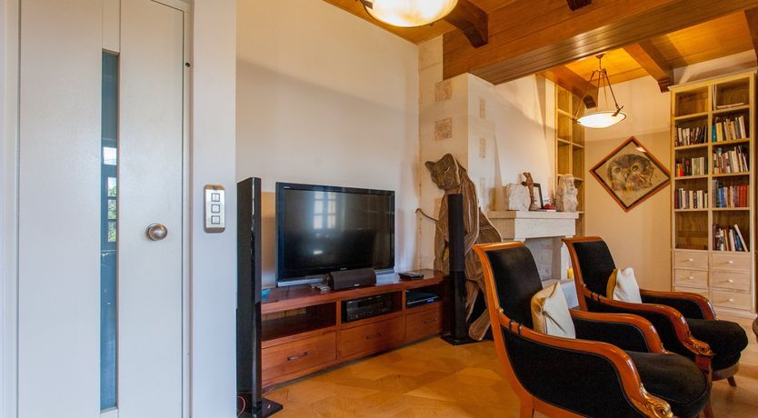 Photo of Venetian Owl