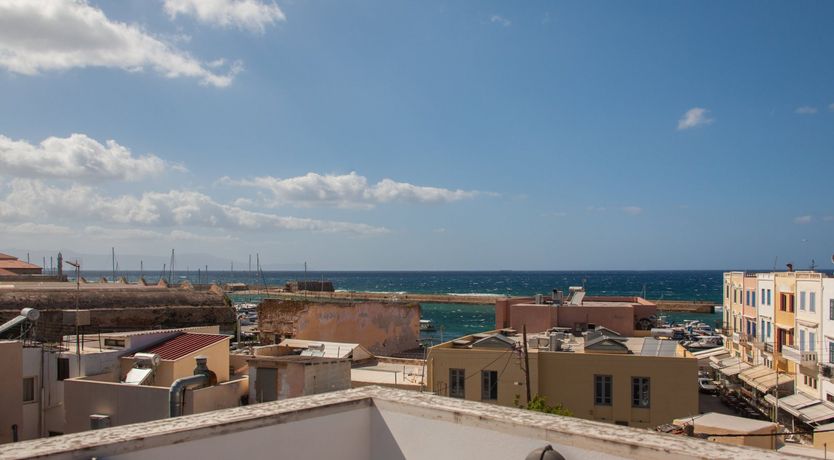 Photo of Venetian Owl