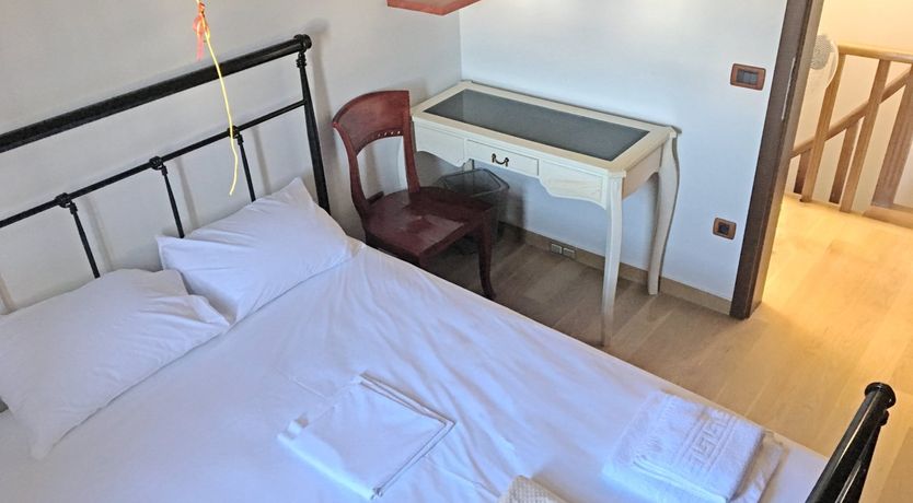 Photo of Venetian Owl