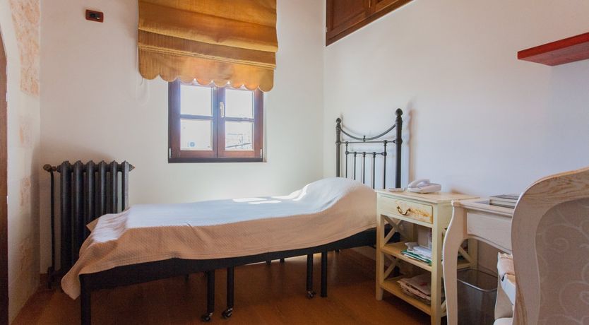 Photo of Venetian Owl