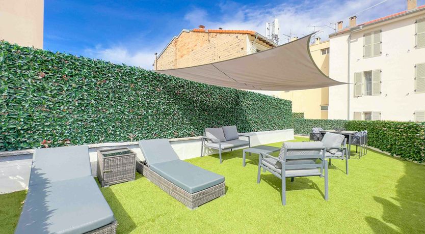 Photo of Champagne & Cannes