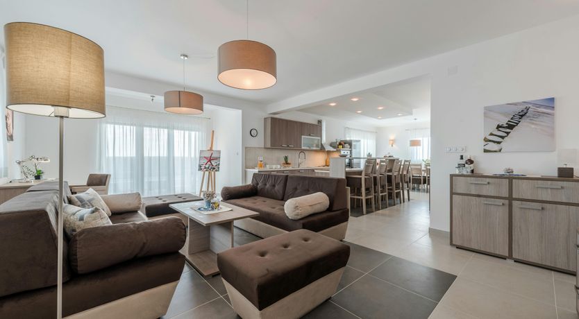 Photo of Over the Oak Tree