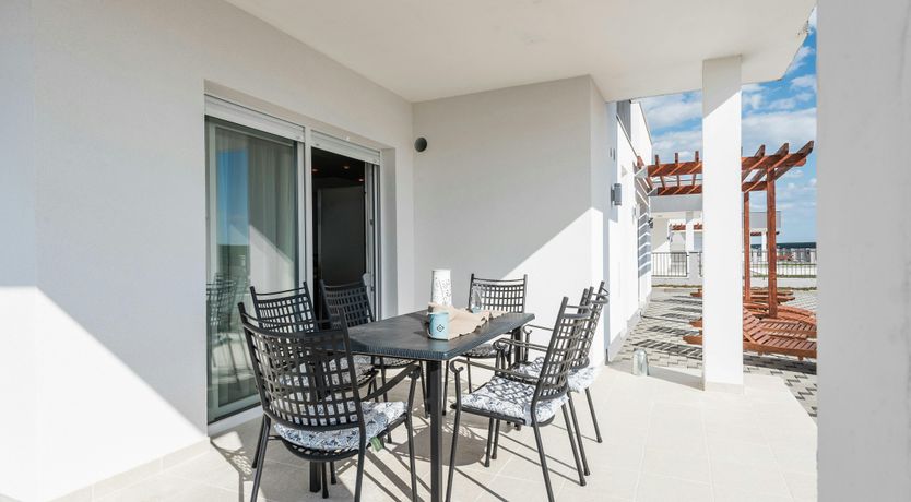 Photo of Over the Oak Tree