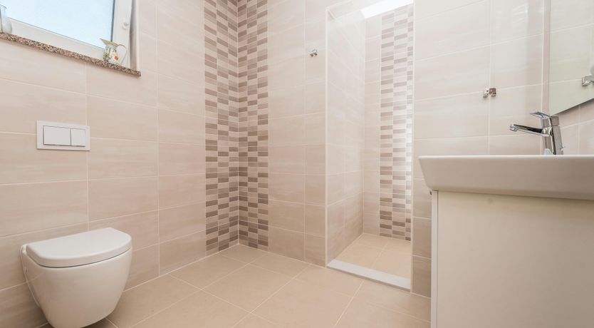 Photo of Over the Oak Tree