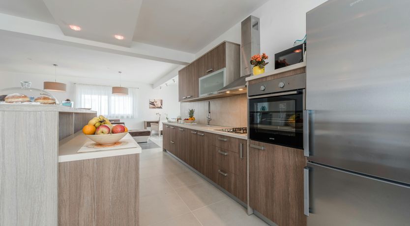 Photo of Over the Oak Tree